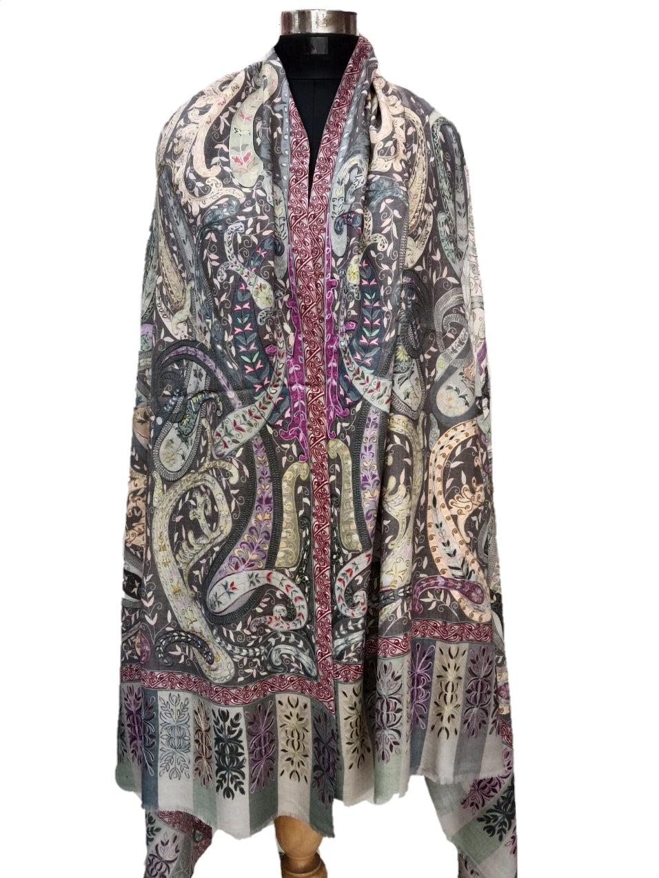 Pashmina Blended Kalamkari outlined shawl.